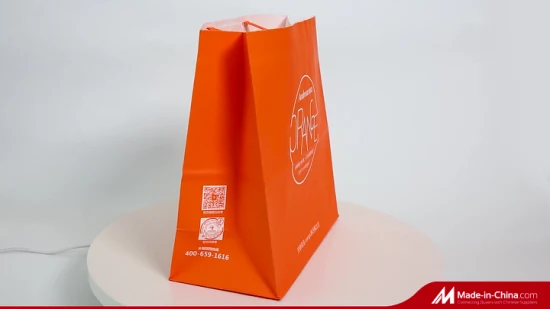 Bolsas de papel de compras de regalo personalizado de lujo impresas con logotipo Bolsas de compras de ropa Kraft con asas Remaches Bolsa de papel para llevar prendas cosméticas